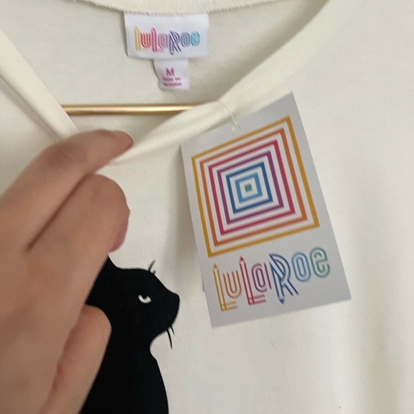 LuLaRoe cat lover Cream Tee with Black Cat Design graphic tee M - Picture 3 of 8